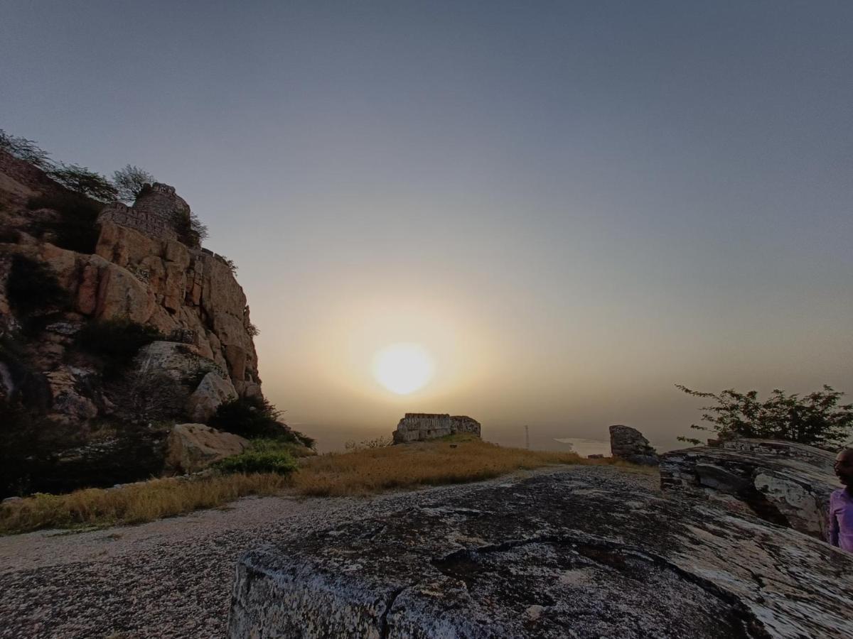 Dream Hampi Villa & Home Stay エクステリア 写真