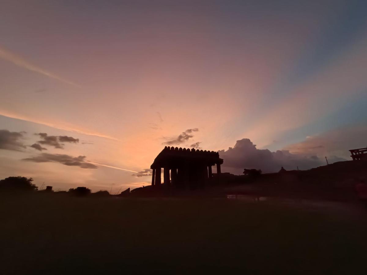Dream Hampi Villa & Home Stay エクステリア 写真
